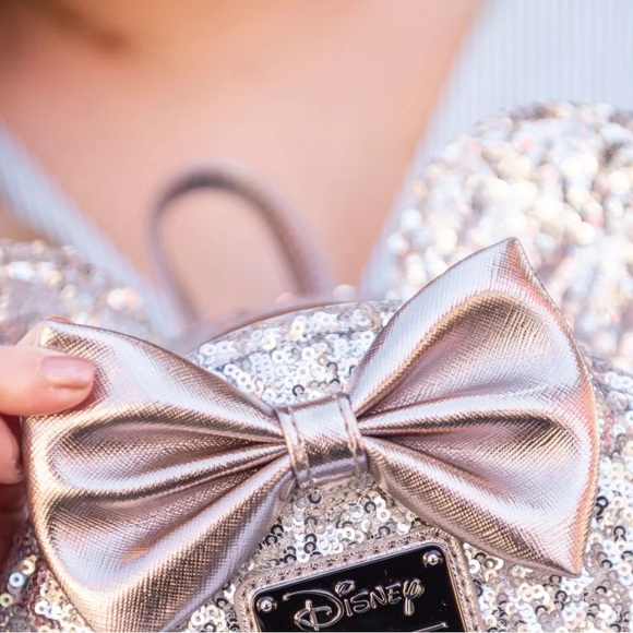 Loungefly Disney Minnie Mouse Silver Sequin Mini Backpack - Picture 4 of 9